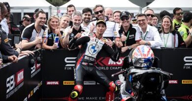 BMW Motorrad Motorsport inicia la temporada 2024 de WorldSBK con podio: 3er lugar para el piloto Toprak Razgatlioglu