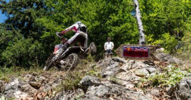 Los competidores comenzaron temprano para el primero de 4 exigentes días offroad del Red Bull Romaniacs 2026