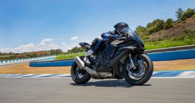 YAMAHA R1 RACE